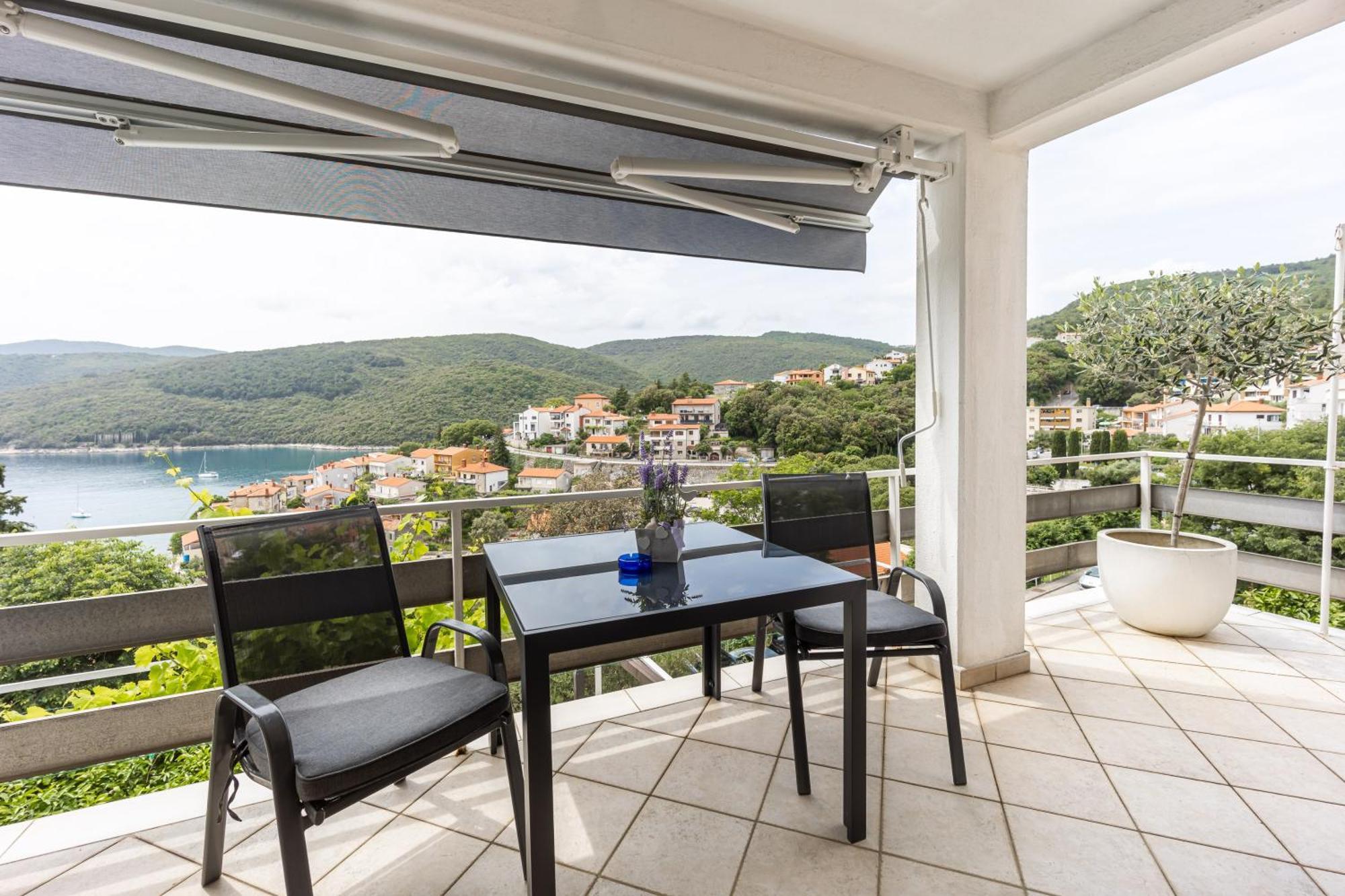 Apartments Sea View ラバック 部屋 写真